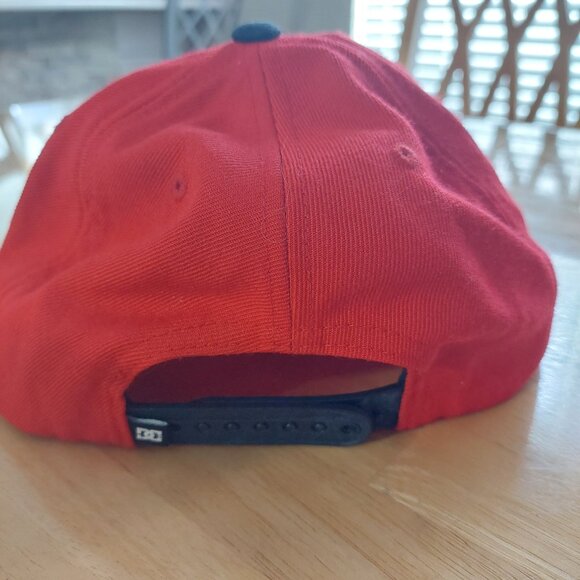 DC Shoe Co Classic adjustable Snapback Red and Black Baseball Cap - Picture 5 of 9